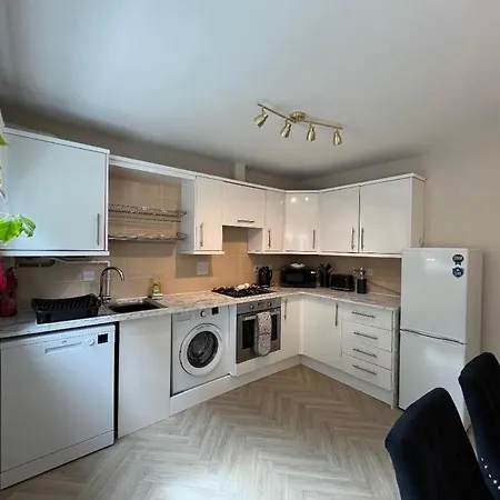 Villa Large 3-bed With Private Garden *