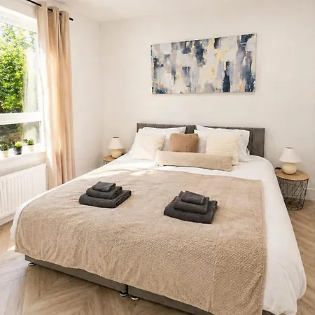 Cosy 2 Bdr In Glasglow - Sleeps 6 - Parking * גלאזגו