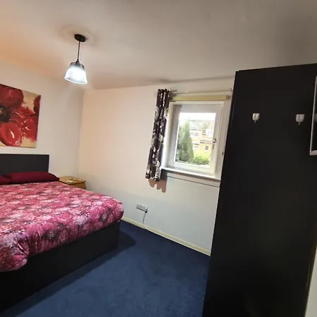 בית נופש Pi-garden House - 4 Double Bedrooms - Free Optic Fibre Wifi And Parking גלאזגו