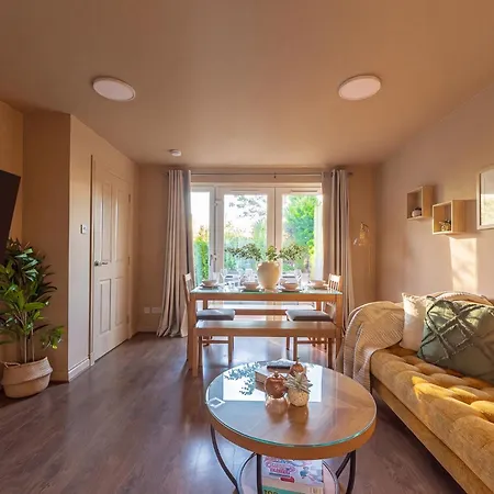 Spacious 5br Townhouse With Free Parking גלאזגו