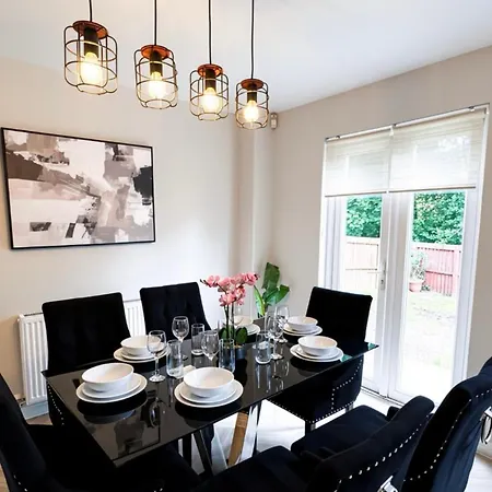 Villa Large 3-bed With Private Garden Glasgow