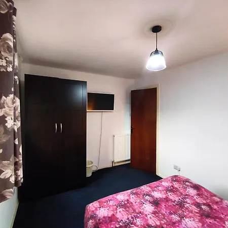 Pi-garden House - 4 Double Bedrooms - Free Optic Fibre Wifi And Parking *