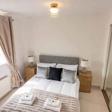 בית נופש Comfortable & Fabulous Family With Garden - Pass The Keys