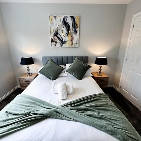 Villa Large 3-bed With Private Garden *