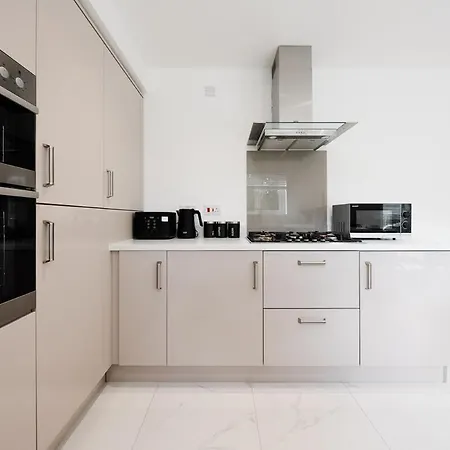 Detached 5 Bedroom In With Driveway בית נופש גלאזגו