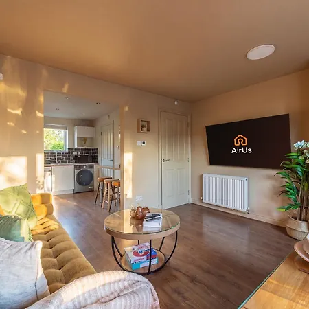 Spacious 5br Townhouse With Free Parking גלאזגו