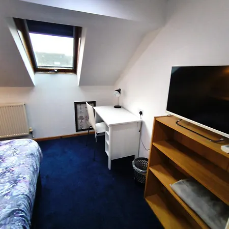 Pi-garden House - 4 Double Bedrooms - Free Optic Fibre Wifi And Parking *