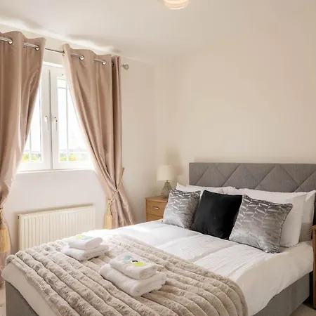 בית נופש Comfortable & Fabulous Family With Garden - Pass The Keys