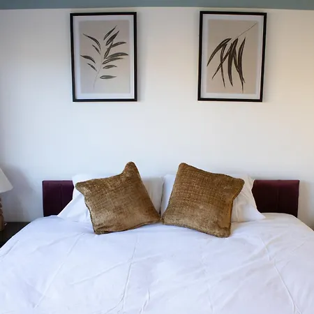 West End 3br Flat Near Kelvinbridge Woodside בית נופש