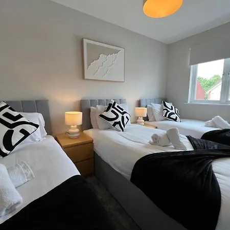 Large 3-bed With Private Garden