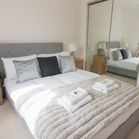 בית נופש Comfortable & Fabulous Family With Garden - Pass The Keys גלאזגו