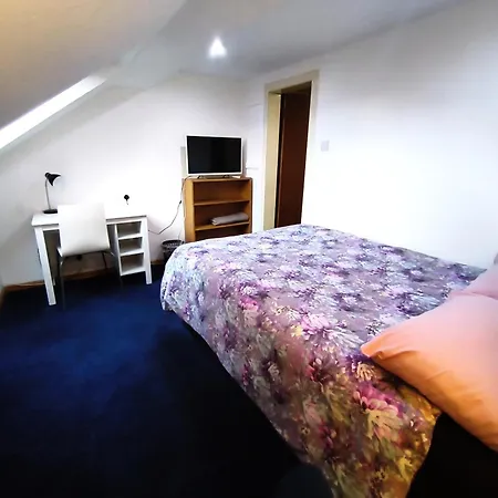 Pi-garden House - 4 Double Bedrooms - Free Optic Fibre Wifi And Parking