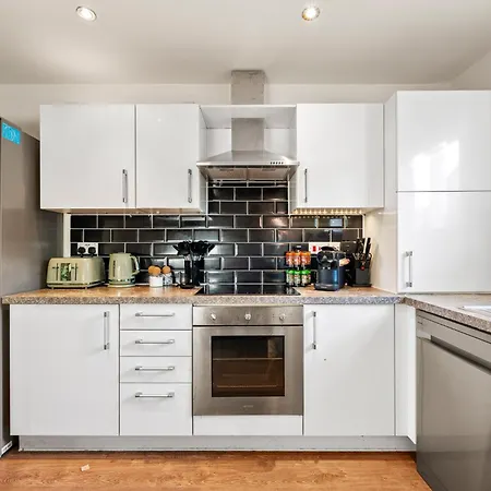 בית נופש Spacious 5br Townhouse With Free Parking