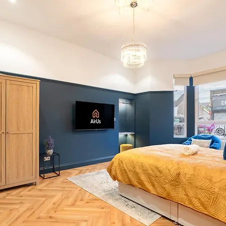 בית נופש Stylish 5br - Garden Pergola - Free Parking *