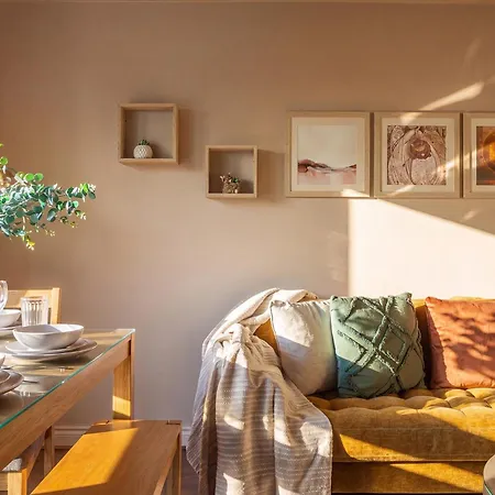 Spacious 5br Townhouse With Free Parking בית נופש גלאזגו