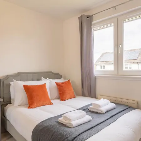 בית נופש Comfortable & Fabulous Family With Garden - Pass The Keys *
