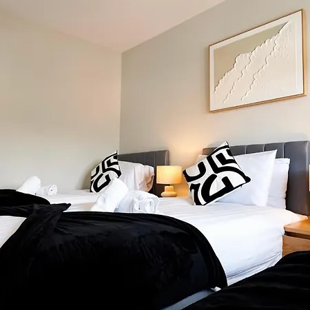 Villa Large 3-bed With Private Garden Glasgow