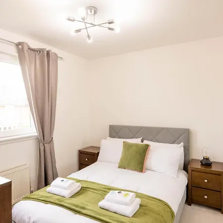 Comfortable & Fabulous Family With Garden - Pass The Keys