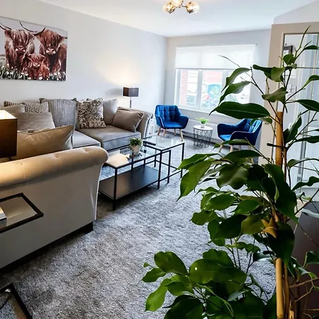 Large 3-bed With Private Garden Villa *
