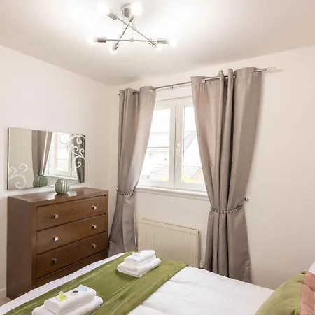 בית נופש Comfortable & Fabulous Family With Garden - Pass The Keys *