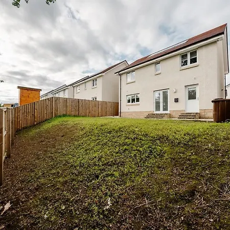 Detached 5 Bedroom In With Driveway *