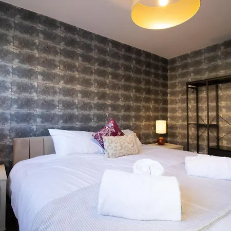 בית נופש West End 3br Flat Near Kelvinbridge Woodside *