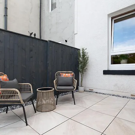 Stylish 5br - Garden Pergola - Free Parking *