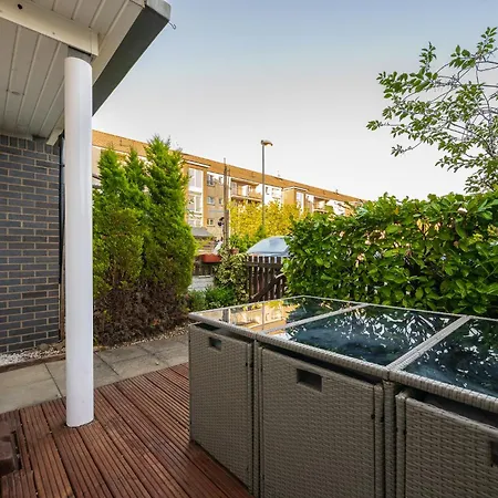 בית נופש Spacious 5br Townhouse With Free Parking *