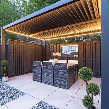 Stylish 5br - Garden Pergola - Free Parking בית נופש גלאזגו