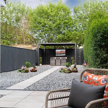 Stylish 5br - Garden Pergola - Free Parking