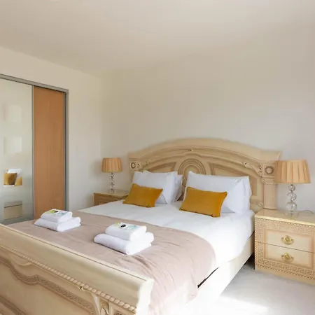 Comfortable & Fabulous Family With Garden - Pass The Keys בית נופש
