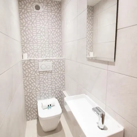 West End 3br Flat Near Kelvinbridge Woodside גלאזגו
