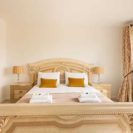 Comfortable & Fabulous Family With Garden - Pass The Keys בית נופש