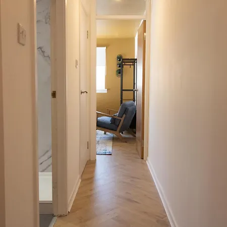 בית נופש West End 3br Flat Near Kelvinbridge Woodside גלאזגו