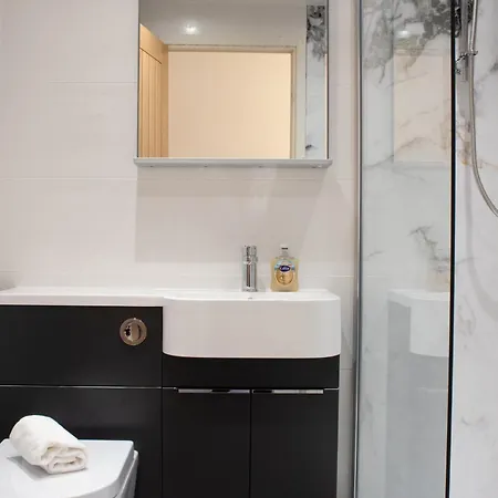 West End 3br Flat Near Kelvinbridge Woodside בית נופש