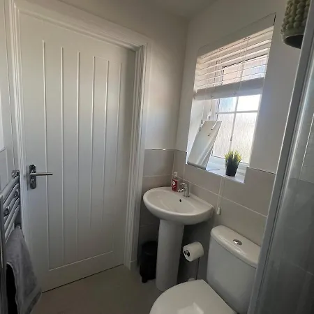 Detached 5 Bedroom In With Driveway בית נופש גלאזגו