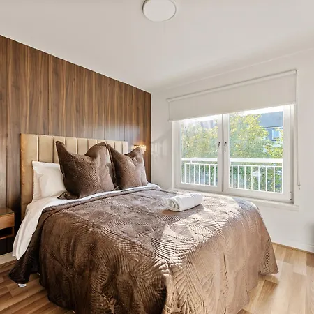 Spacious 5br Townhouse With Free Parking בית נופש גלאזגו