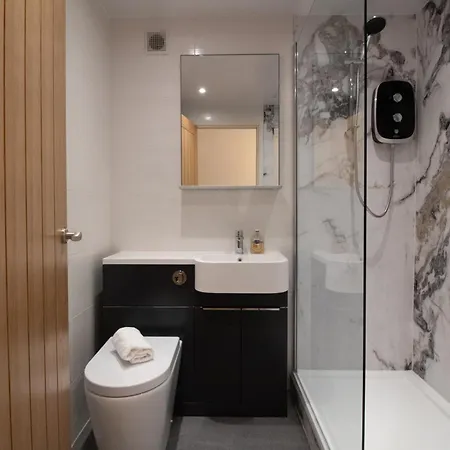 West End 3br Flat Near Kelvinbridge Woodside גלאזגו