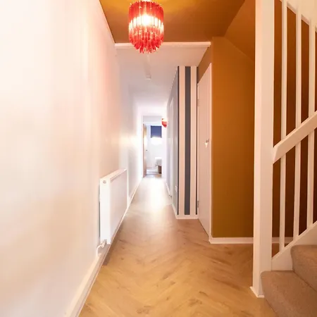 בית נופש West End 3br Flat Near Kelvinbridge Woodside *