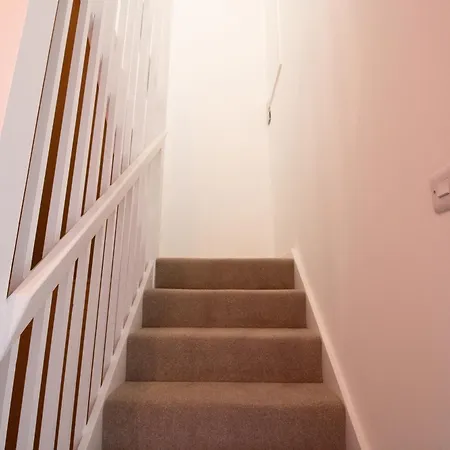 בית נופש West End 3br Flat Near Kelvinbridge Woodside גלאזגו