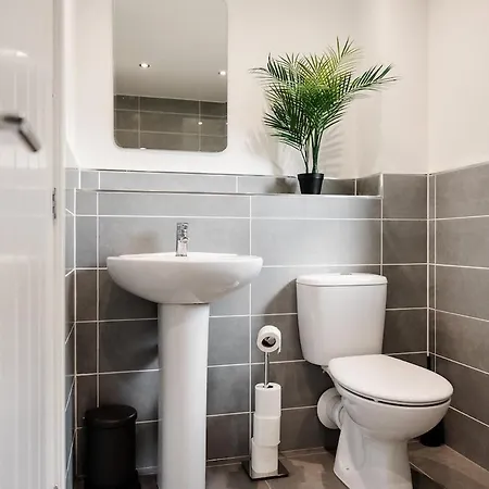 בית נופש Detached 5 Bedroom In With Driveway