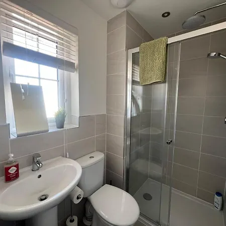 בית נופש Detached 5 Bedroom In With Driveway גלאזגו
