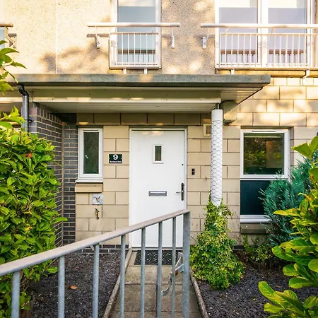 Spacious 5br Townhouse With Free Parking בית נופש