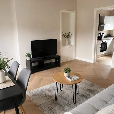 Cozy 3 Bdr In Sleeps 6 Parking Glasgow