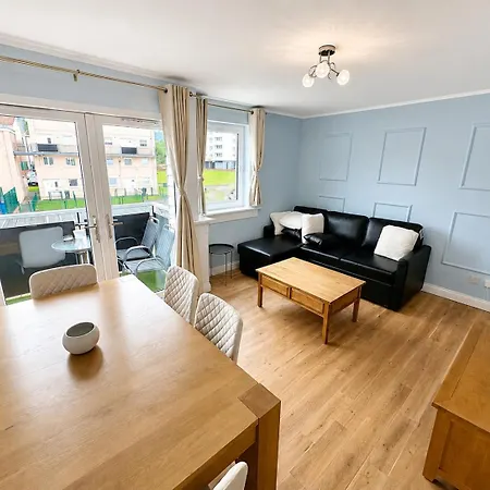 Apartment Stylish With Balcony And Free Parking *