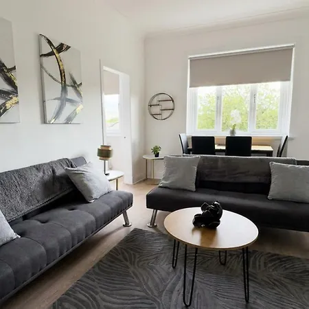 Stylish 3 Bdr In - Sleeps 6 - Free Parking * Glasgow