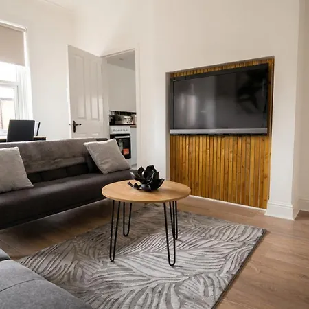 Stylish 3 Bdr In - Sleeps 6 - Free Parking Appartamento *