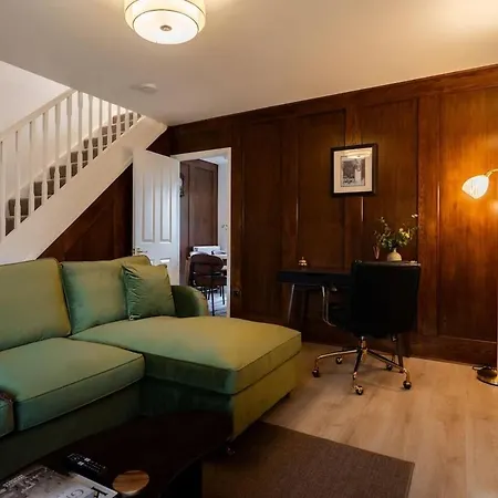 Kelvin House, 3br, Free Parking & Private Garden Appartamento *