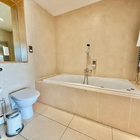 Centre 2br - 2 Bathrooms - Parking Appartamento