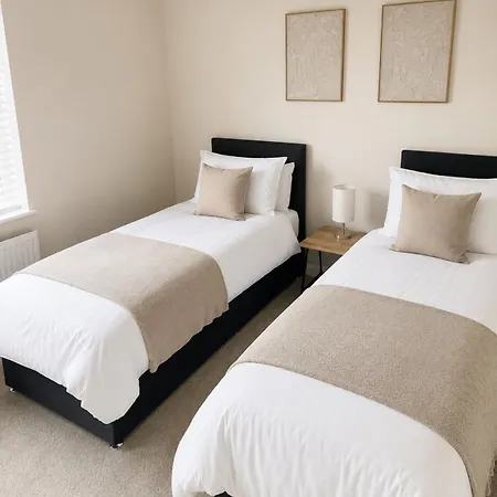 Cozy 3 Bdr In Sleeps 6 Parking Glasgow